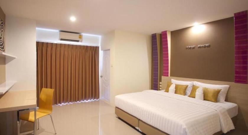 The Rice Hotel Roi Et Exterior foto